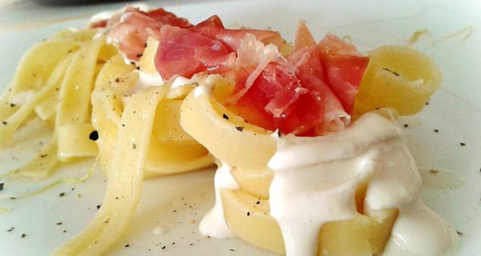 Tagliatelle con crema de brie y jamón 100% ibérico de bellota
