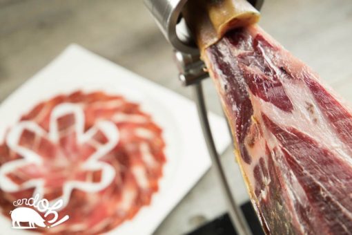 Detalle de corte de Jamón de Bellota 100% Ibérico de Cerdoh!
