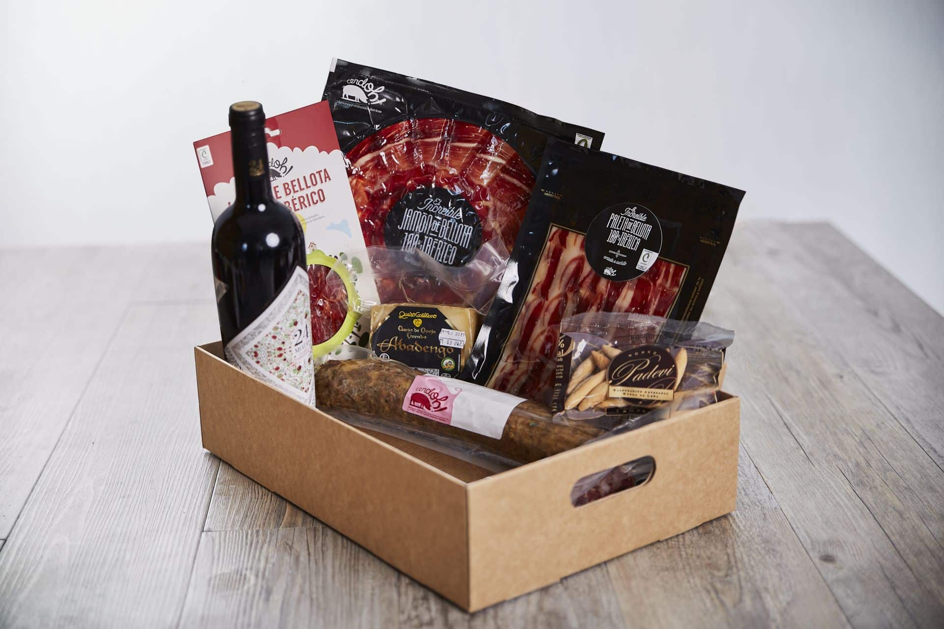 ¿Cuál es el origen de la tradición de regalar cestas de Navidad? 121 Cerdoh estudio low 4