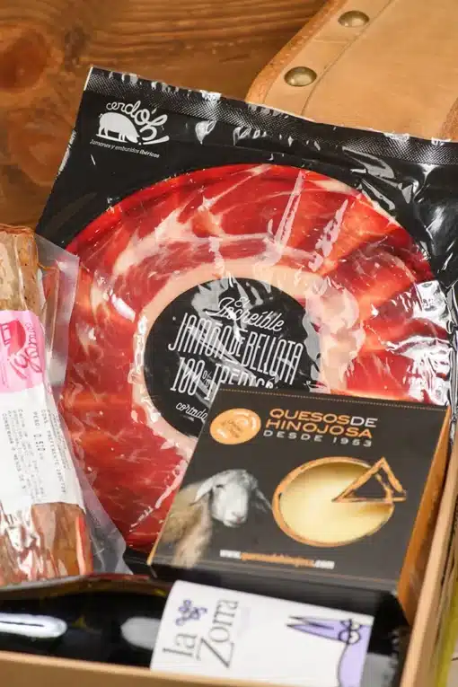 Detalle del contenido de la Cesta regalo La Castiza