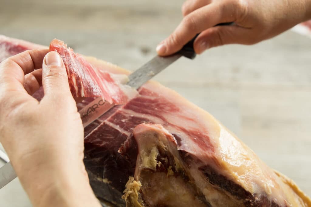 Descubre cuándo es el mejor momento para comprar un jamón